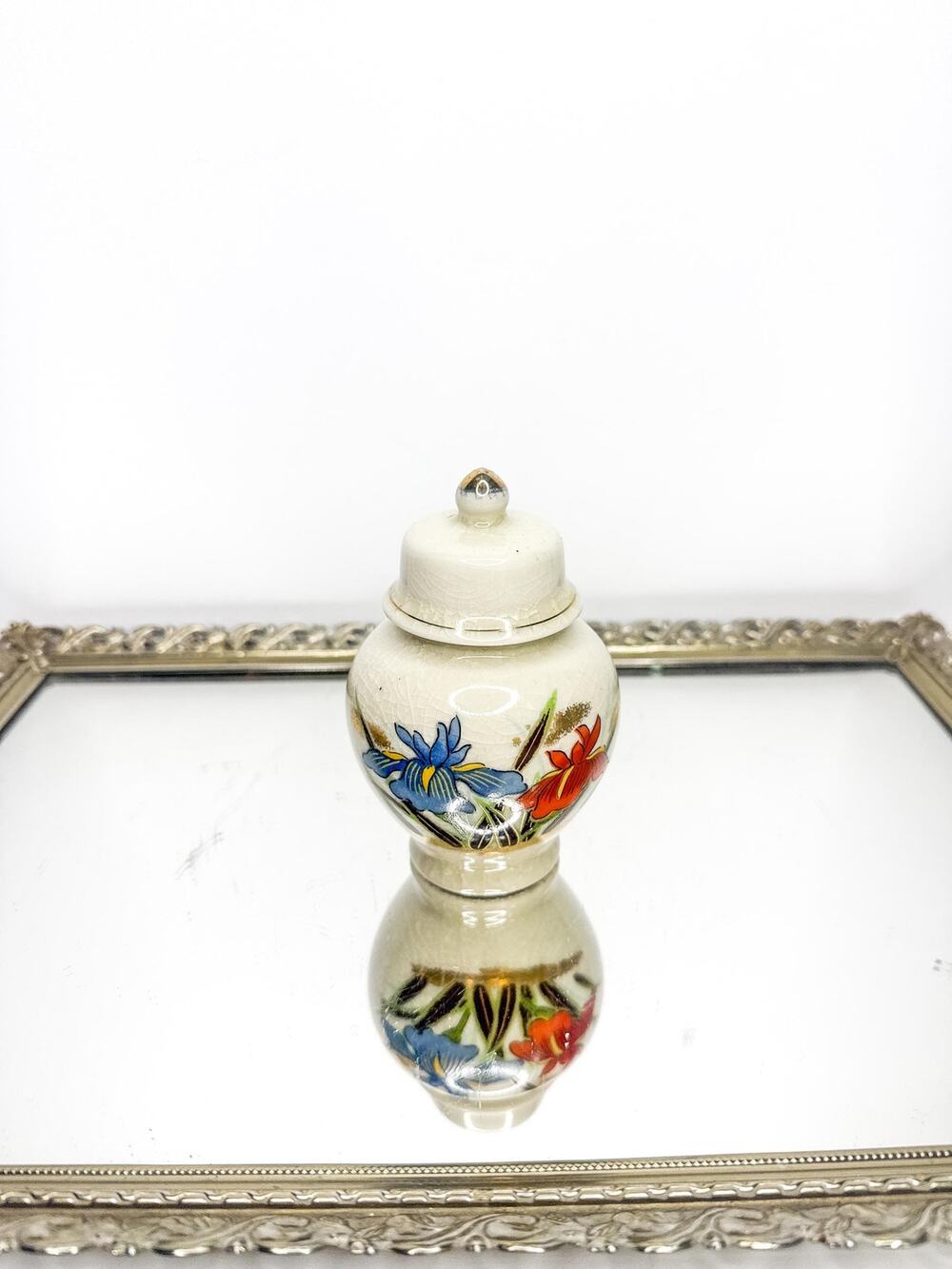 Satsuma Porcelain Urn Ginger Jar Vase Lidded Japanese Japan Floral 4”T 3”W